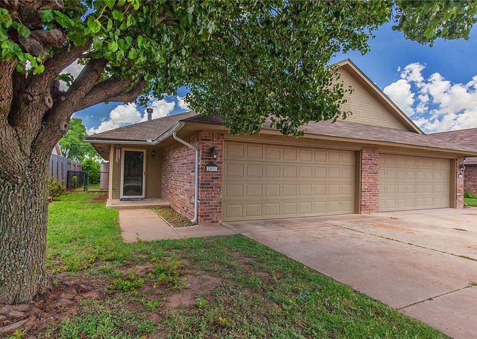 2nd image of 2405 SW 90th Pl