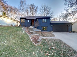 112006 Warner Cir, Chaska, MN 55318