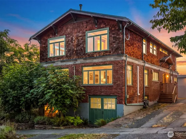 2117 N 36th Street, Seattle, WA 98103