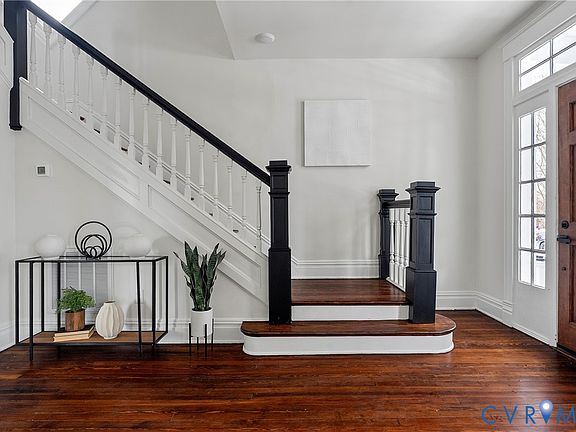 5th image of 2906 Montrose Ave