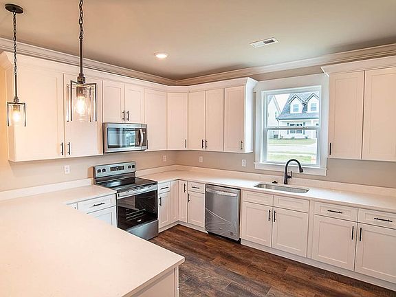 4th image of 423 Willow Grove Ct