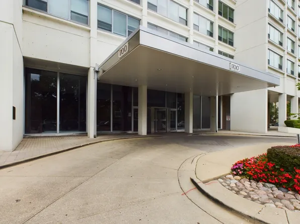 1700 E 56th St APT 3204, Chicago, IL 60637