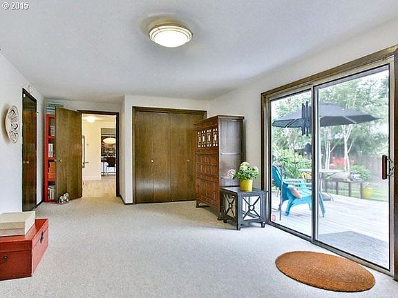 5th image of 2712 NE 48th St