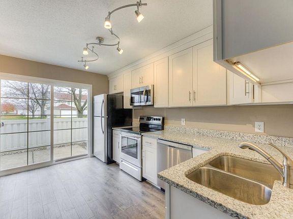 4th image of 15902 Firtree Dr