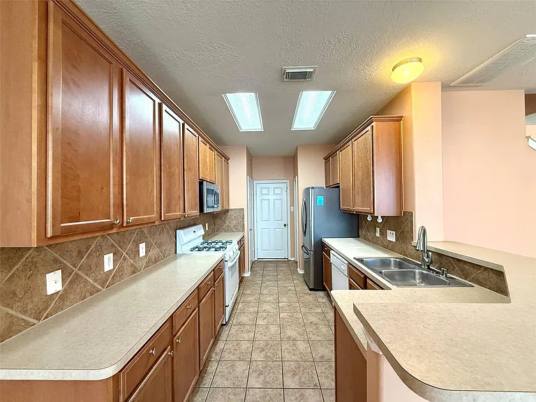 12414 Jasmine Brook Ln — Photo 6