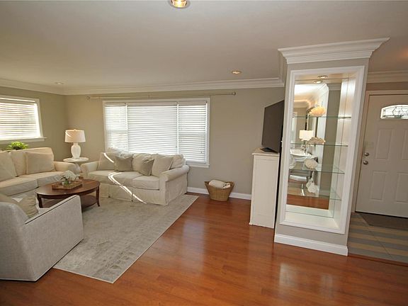 3rd image of 1240 Lynchester Ln