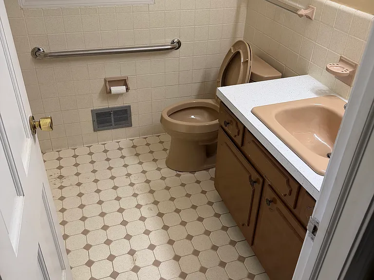 5255 Textile Rd — Photo 14