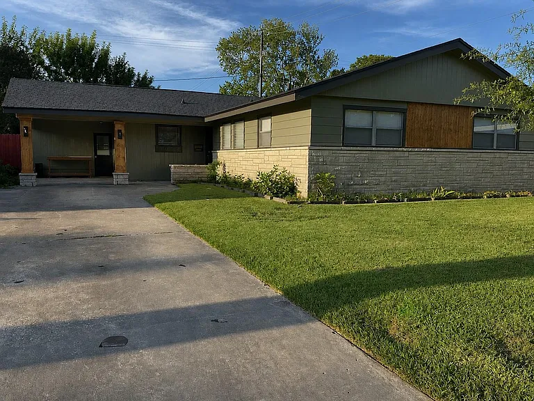 1008 Wright Blvd — Photo 1