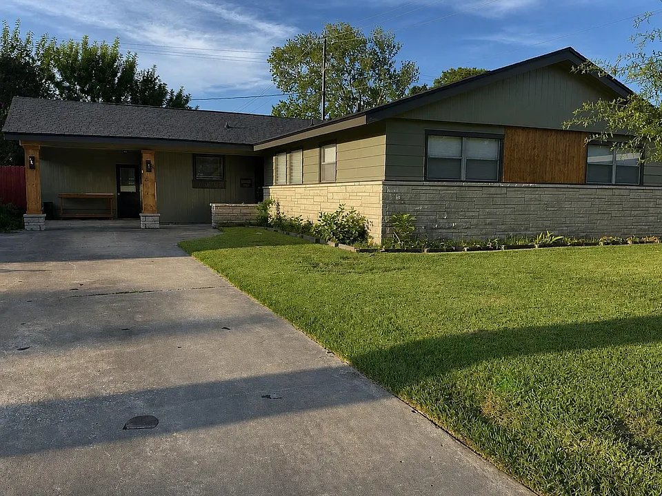 1008 Wright Blvd