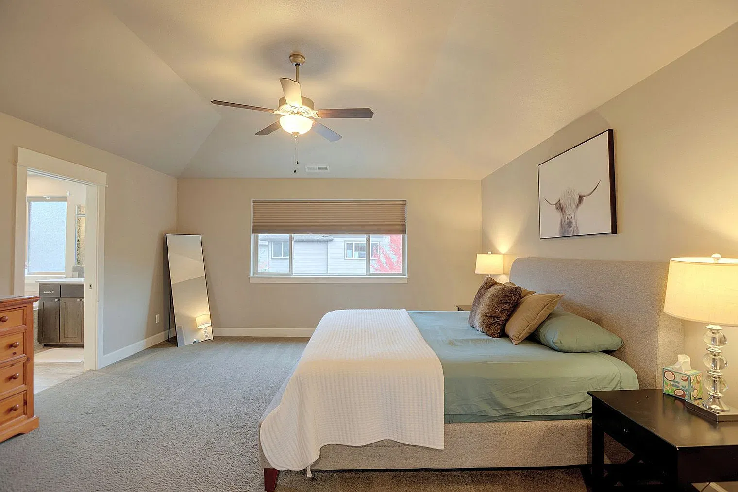3 bed, 2.0 bath, 2077 sqft, $3,496 — Photo 4