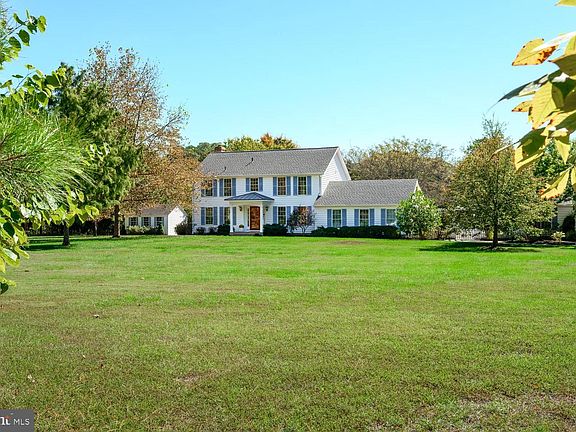 2nd image of 25705 Edgeview Rd