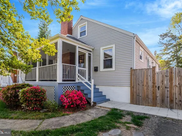 2850 Brook Dr, Falls Church, VA 22042