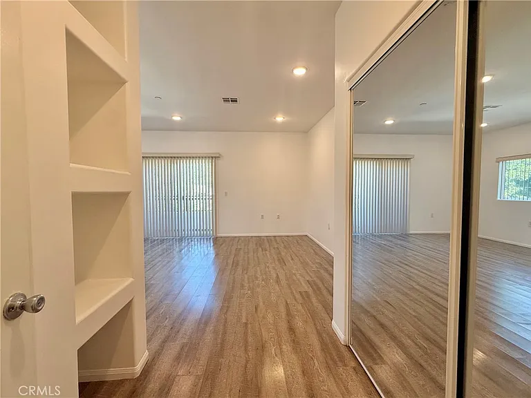 6624 Balboa Blvd #4 — Photo 23