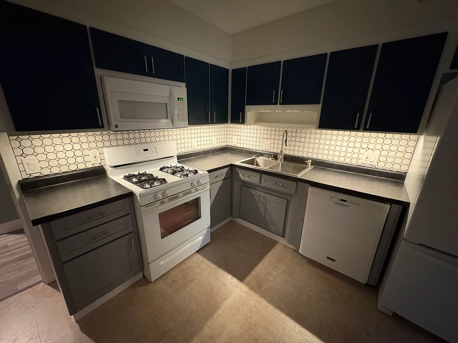 3175 & 3177 Pleasant Dr — Photo 4