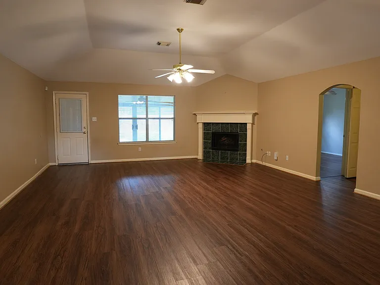 19419 Stamford Dr — Photo 6
