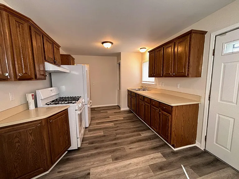 21840 Weller Ave — Photo 4