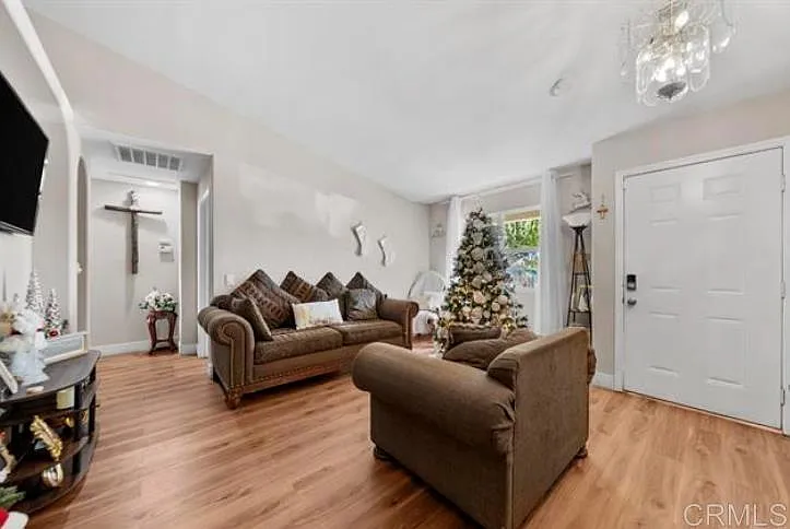 3 bed, 1423 sqft, $3,333 — Photo 3