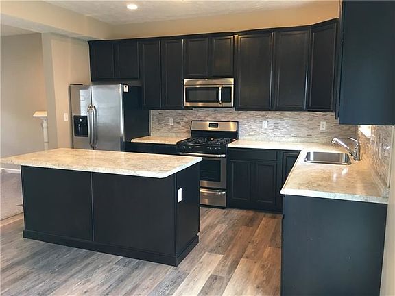 3rd image of 105 Alderwood Dr