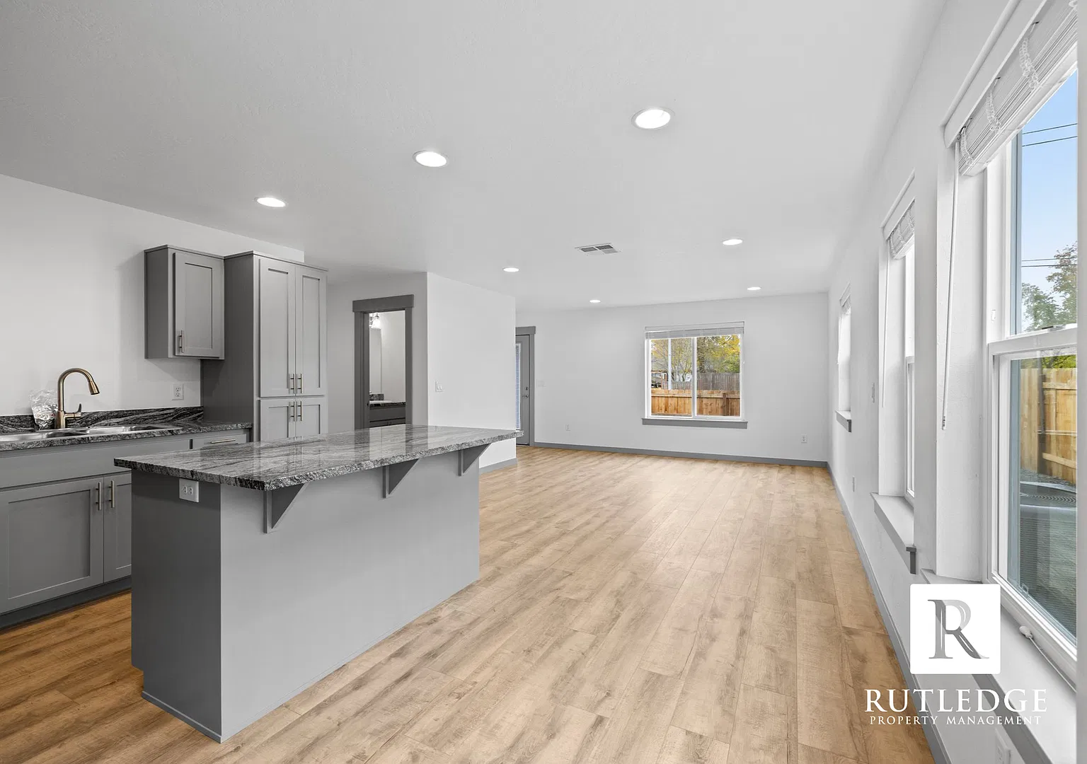 3 Bed/2.5 Bath Townhome in Medford — Photo 2