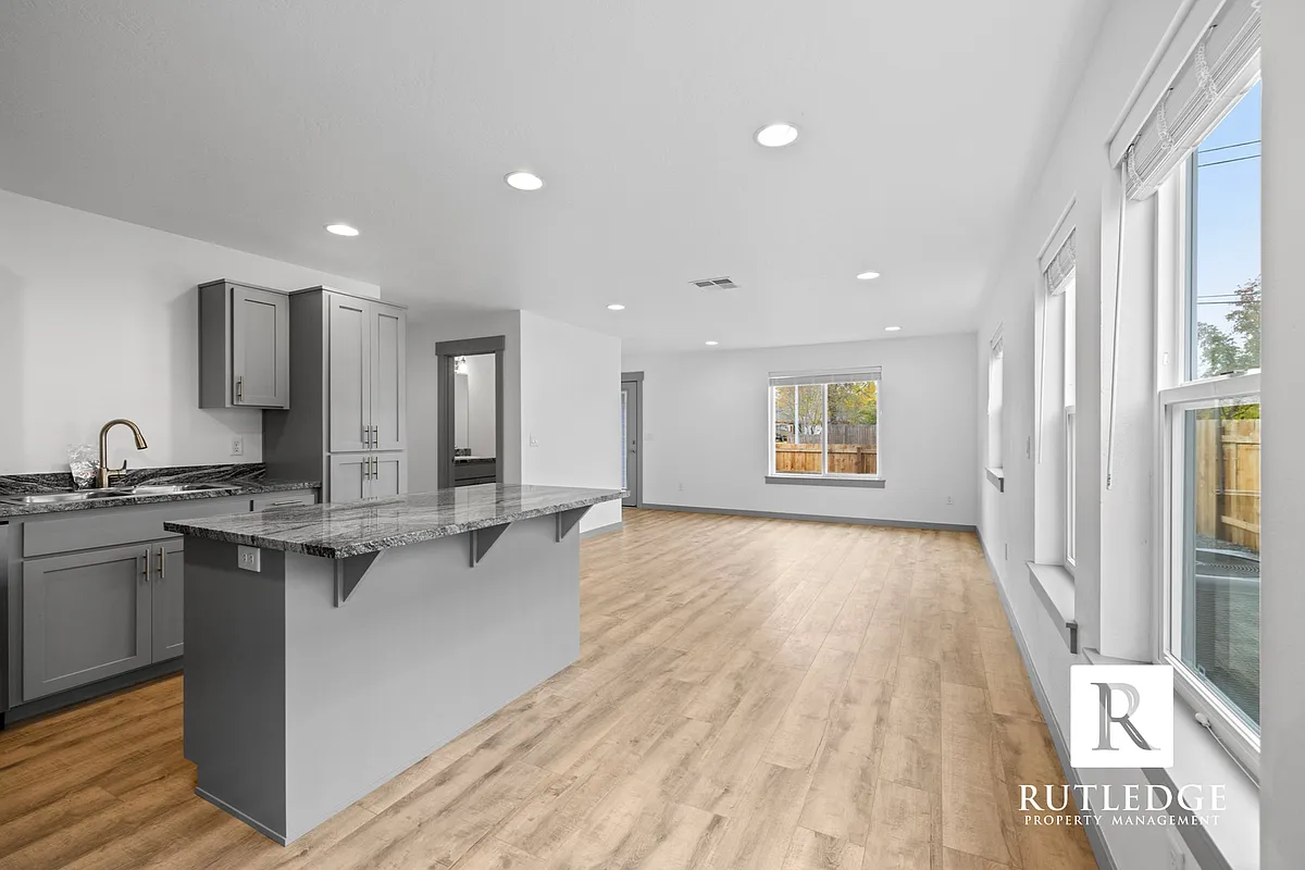 Building Photo - 361 Beechwood Way
