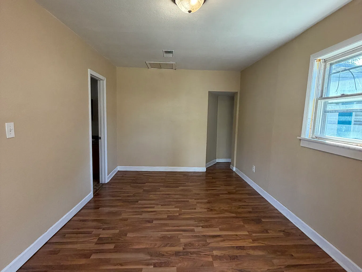 3 bed, 1.5 bath, 1336 sqft, $1,050 — Photo 3