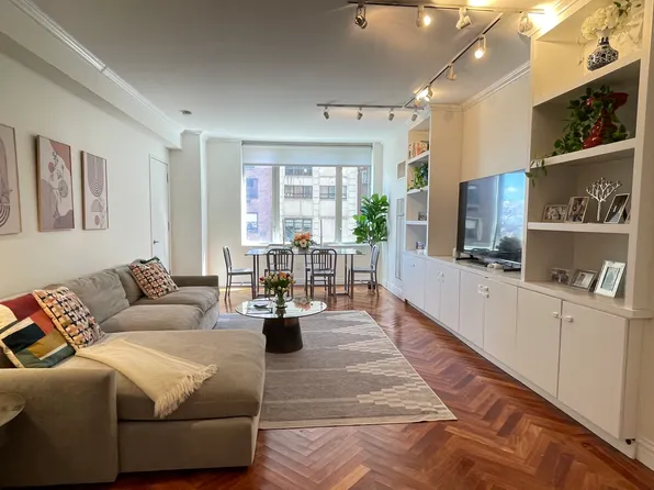 90 East End Avenue image 1 of 16