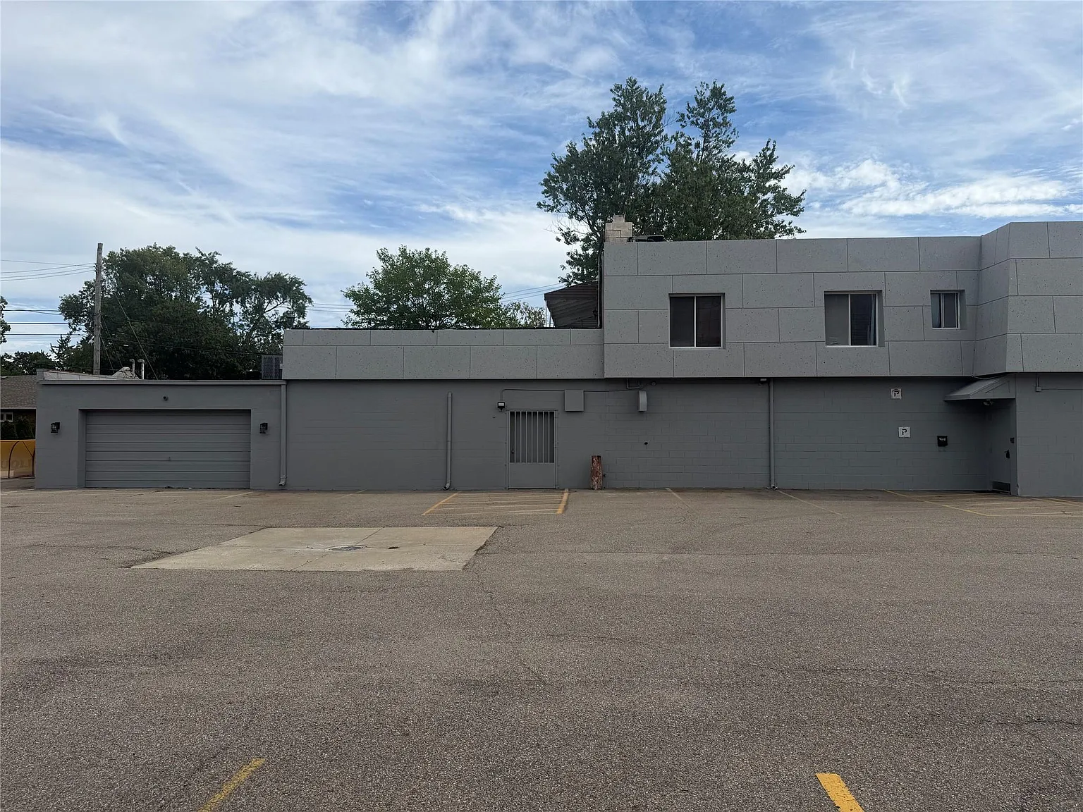3 bed, 2.0 bath, 1700 sqft, $2,000 — Photo 1