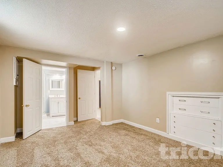 2545 Edgerton St — Photo 11