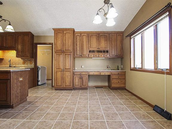 5th image of 3023 Valley High Dr