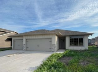 2820 S Lana Dr, Sioux Falls, SD 57106