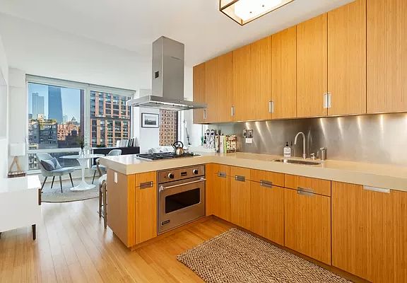 4th image of 450 W 17th St APT 1105