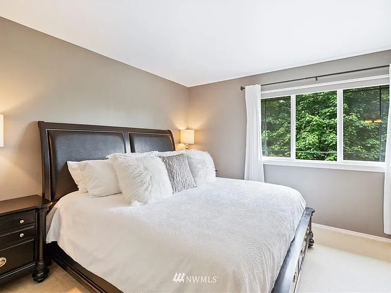 1162 Edmonds Pl NE — Photo 9