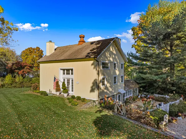 1 Bushnell Street, Essex, CT 06426