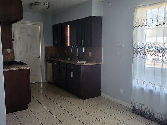 3rd image of 314 Solar Dr