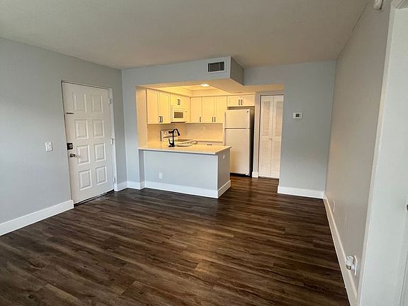 5th image of 718 Executive Center Dr #21-7-21