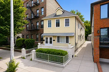 915 Avenue T