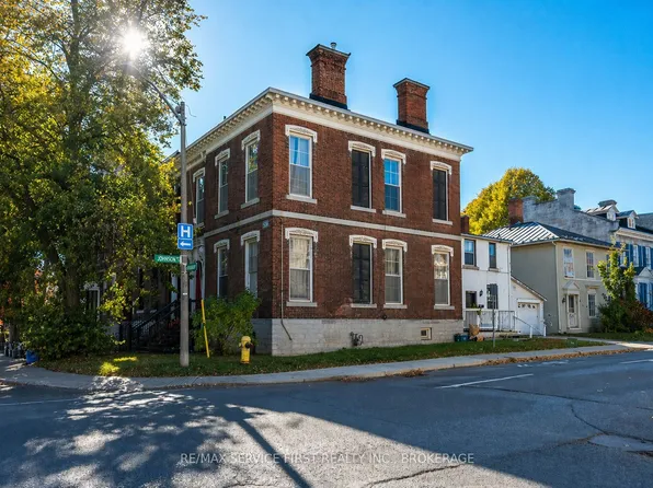 94 Sydenham St, Kingston, ON K7L 3H4