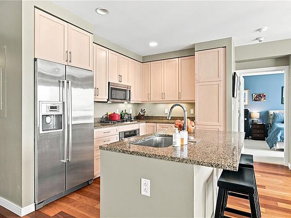 5th image of 200 Exchange St Unit 1014