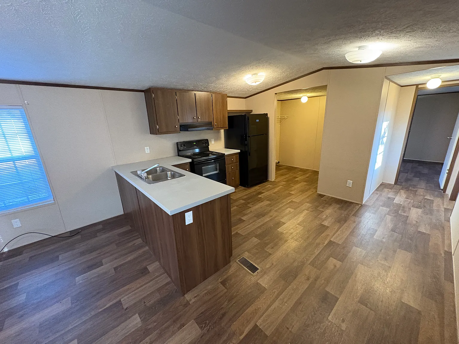 Rose City Estates — Photo 3