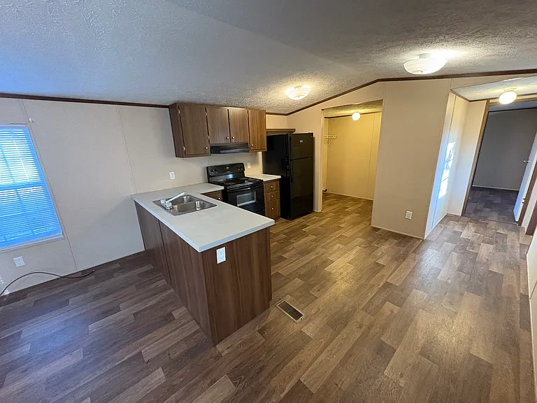 Rose City Estates — Photo 4