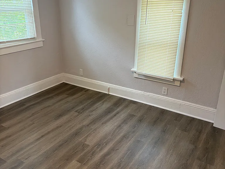 1601 Oakley Ave — Photo 6