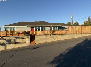 201 4th St, Maupin, OR 97037