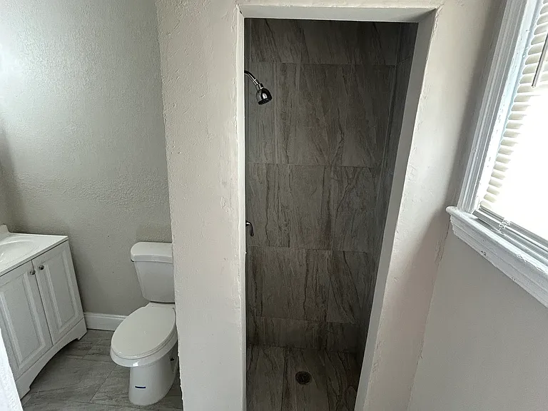 638 Gardenia Ln — Photo 9