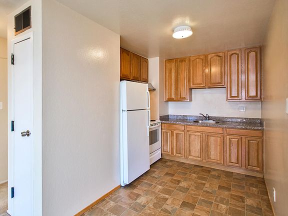 5th image of 322 2nd Ave APT 4