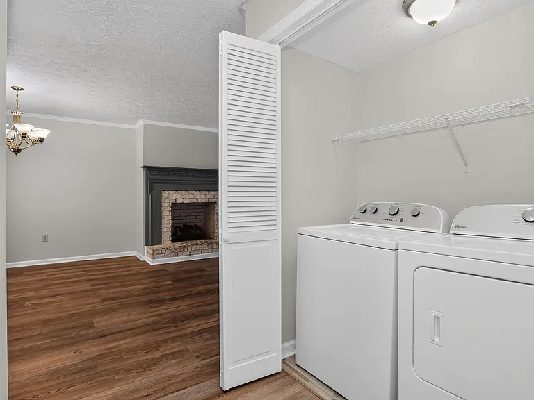 104 Montclair Dr — Photo 33