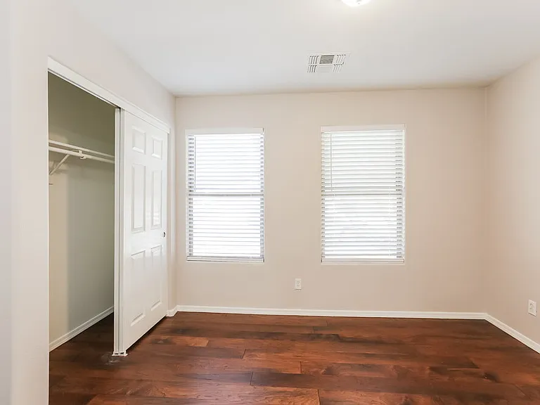 4218 N 92nd Ln — Photo 11