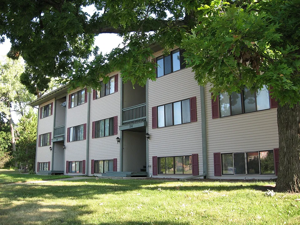 726 Grand Ave