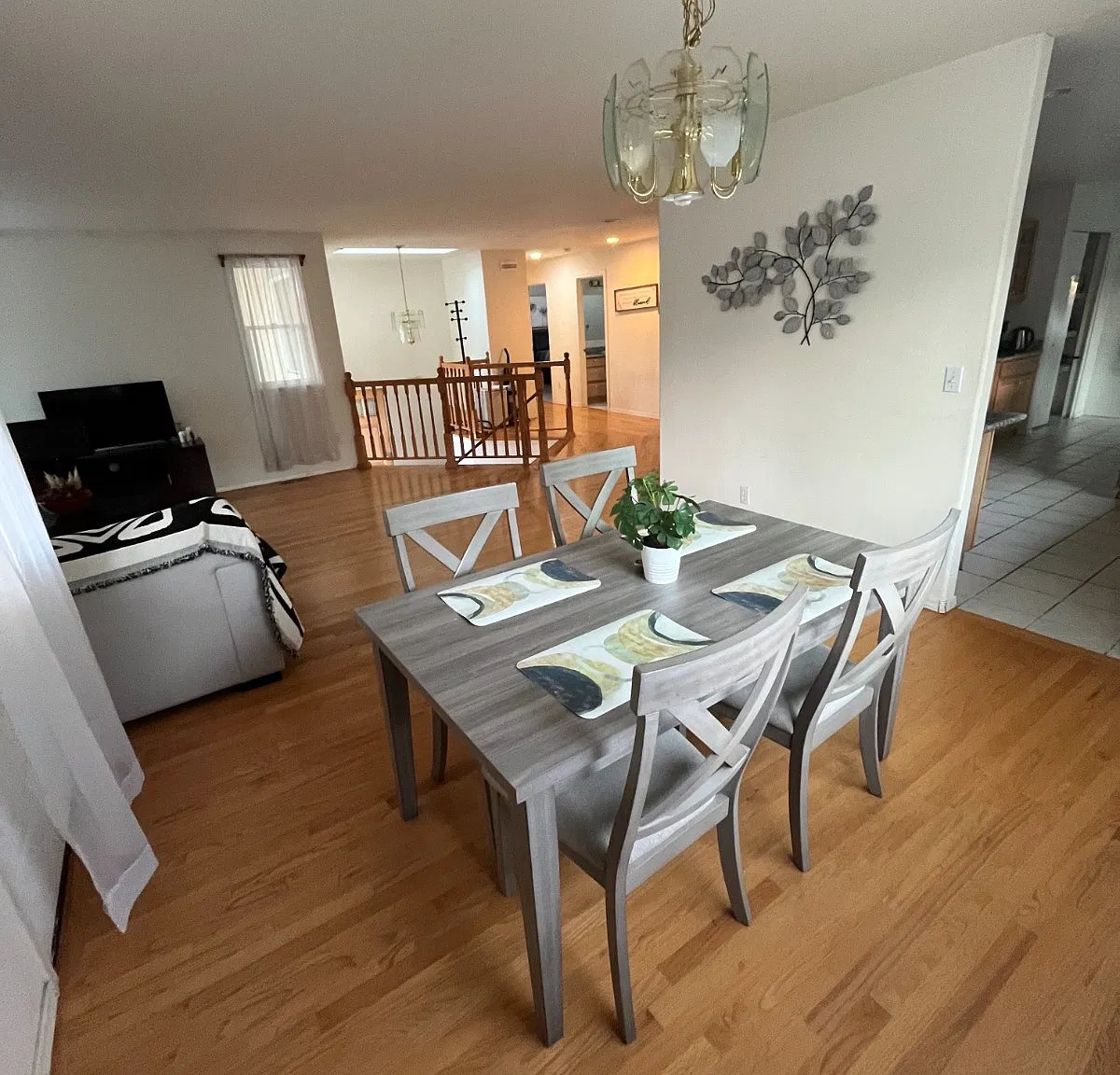 6 bed, 1800 sqft, $900 — Photo 2