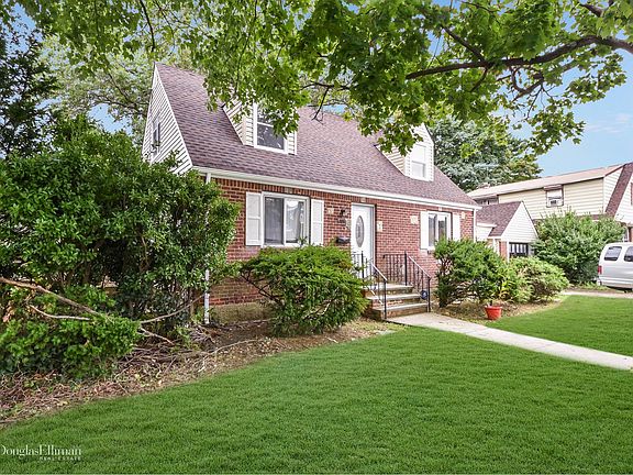 3rd image of 506 Hempstead Blvd