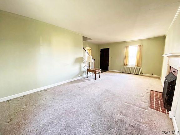 5th image of 243 Glenn St